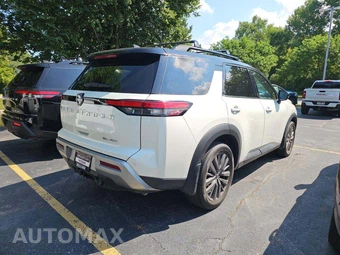 2024 Nissan Pathfinder SL - miniatura 3