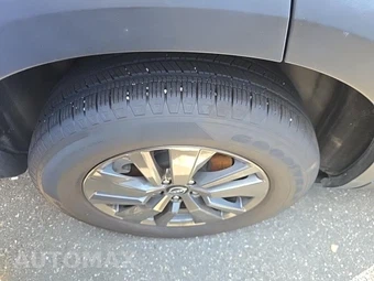 2024 Nissan Pathfinder SV – miniatura 10