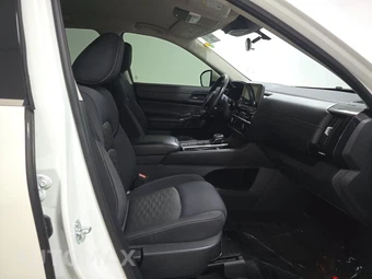 2024 Nissan Pathfinder SV – miniatura 8