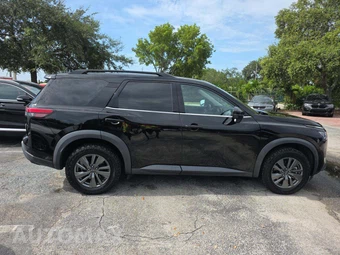 2024 Nissan Pathfinder SV - miniatura 4