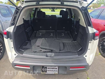 2024 Nissan Pathfinder SV – miniatura 14