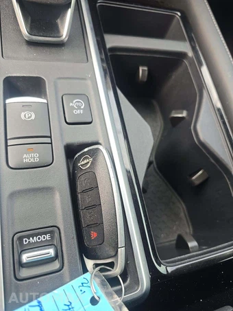2024 Nissan Pathfinder SV – miniatura 8