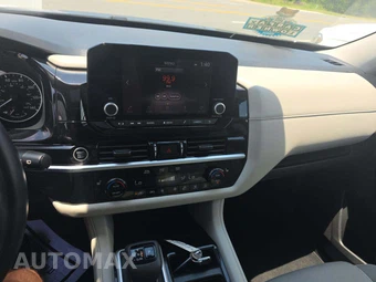 2024 Nissan Pathfinder SV – miniatura 10