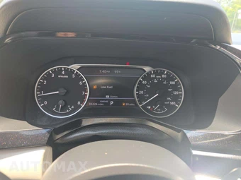 2024 Nissan Pathfinder SV – miniatura 9