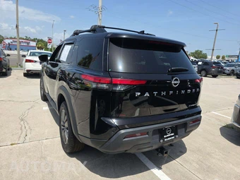 2024 Nissan Pathfinder SV – miniatura 2