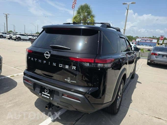 2024 Nissan Pathfinder SV – miniatura 3