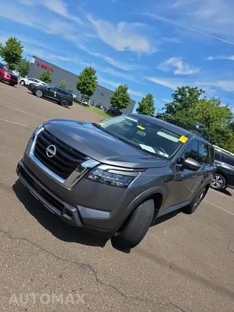 2024 Nissan Pathfinder SV