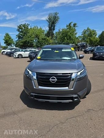 2024 Nissan Pathfinder SV - miniatura 2