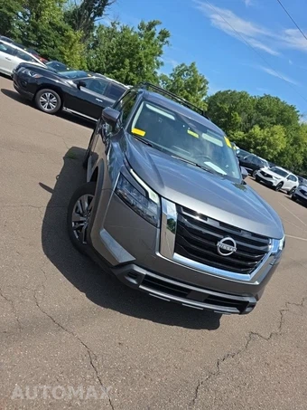 2024 Nissan Pathfinder SV - miniatura 3