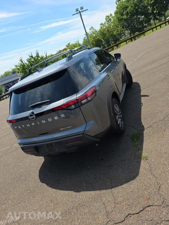 2024 Nissan Pathfinder SV - miniatura 5