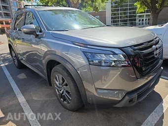 2024 Nissan Pathfinder SV – miniatura 3
