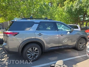 2024 Nissan Pathfinder SV – miniatura 4