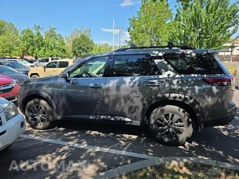 2024 Nissan Pathfinder SV – miniatura 8