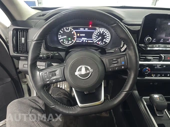 2024 Nissan Pathfinder SV – miniatura 10