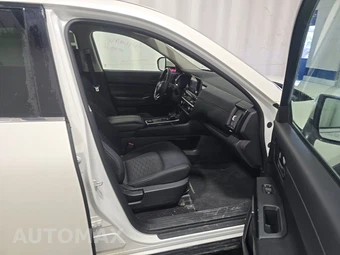 2024 Nissan Pathfinder SV – miniatura 8