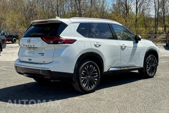2024 Nissan Rogue Platinum - miniatura 3