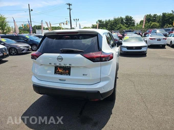 2024 Nissan Rogue SV – miniatura 3