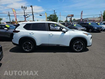 2024 Nissan Rogue SV – miniatura 4