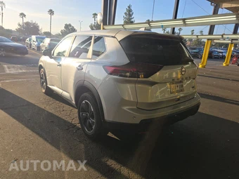 2024 Nissan Rogue SV – miniatura 6