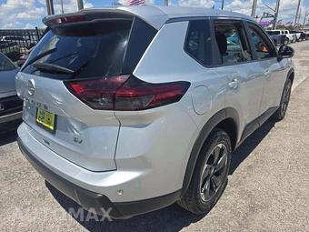 2024 Nissan Rogue SV – miniatura 3