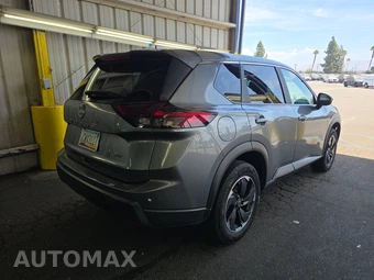 2024 Nissan Rogue SV – miniatura 4