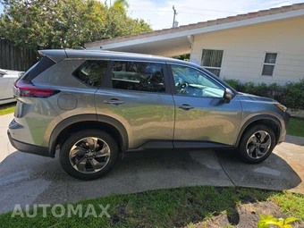 2024 Nissan Rogue SV - miniatura 4