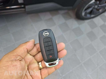 2024 Nissan Rogue SV – miniatura 8