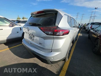 2024 Nissan Rogue SV – miniatura 4