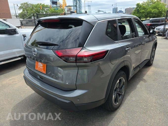 2024 Nissan Rogue SV - miniatura 3