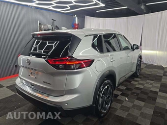 2024 Nissan Rogue SV - miniatura 3