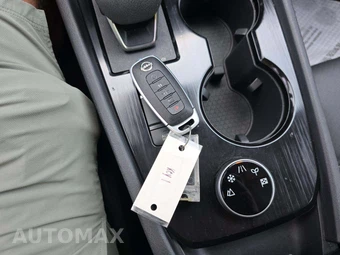 2024 Nissan Rogue SV – miniatura 8