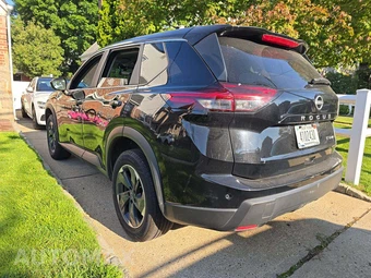 2024 Nissan Rogue SV – miniatura 2