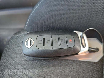 2024 Nissan Rogue SV – miniatura 8