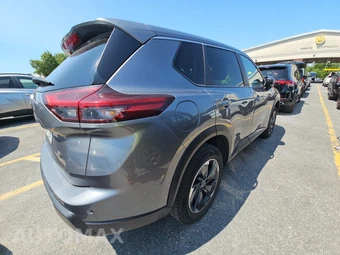 2024 Nissan Rogue SV – miniatura 4