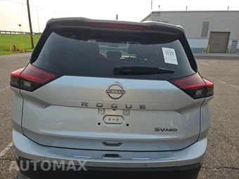 2024 Nissan Rogue SV – miniatura 5