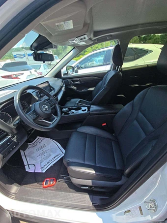 2024 Nissan Rogue SV – miniatura 6