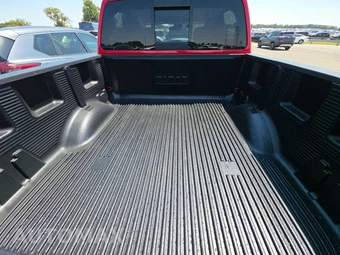 2024 Nissan TITAN SV Crew Cab Short Bed - miniatura 16