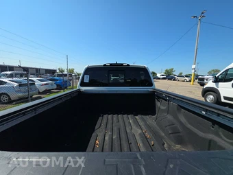 2024 Nissan TITAN SV Crew Cab Short Bed - miniatura 16