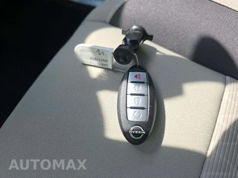 2024 Nissan TITAN SV Crew Cab Short Bed – miniatura 8