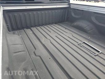 2024 Nissan TITAN SV Crew Cab Short Bed – miniatura 17