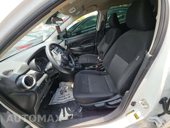 2024 Nissan Versa S – miniatura 6