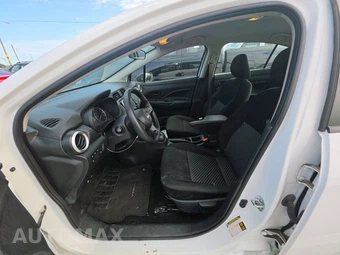 2024 Nissan Versa S – miniatura 7