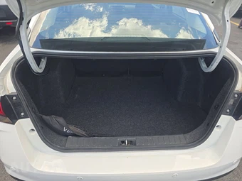 2024 Nissan Versa S - miniatura 16