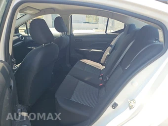 2024 Nissan Versa S – miniatura 13