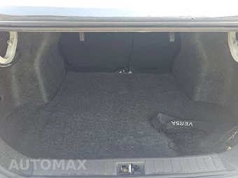 2024 Nissan Versa S – miniatura 16