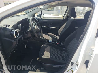 2024 Nissan Versa S – miniatura 7