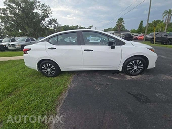2024 Nissan Versa S – miniatura 4