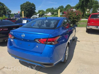 2024 Nissan Versa S – miniatura 3