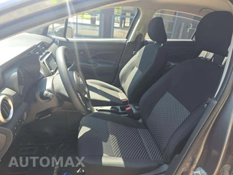 2024 Nissan Versa S – miniatura 6
