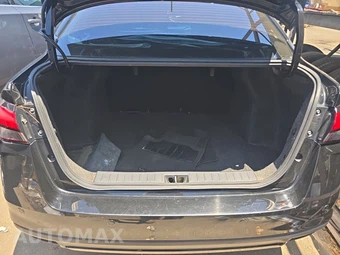 2024 Nissan Versa S – miniatura 16